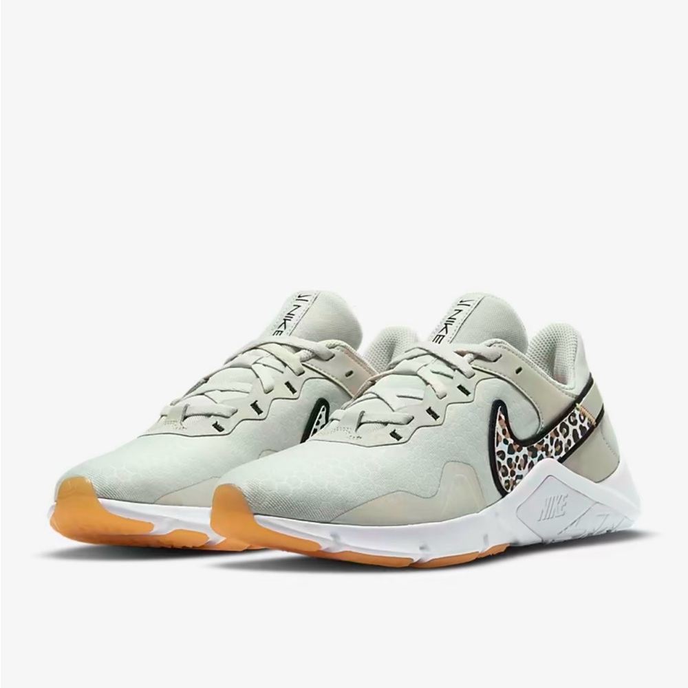 Nike Women's The Legend Essential 2 Premium